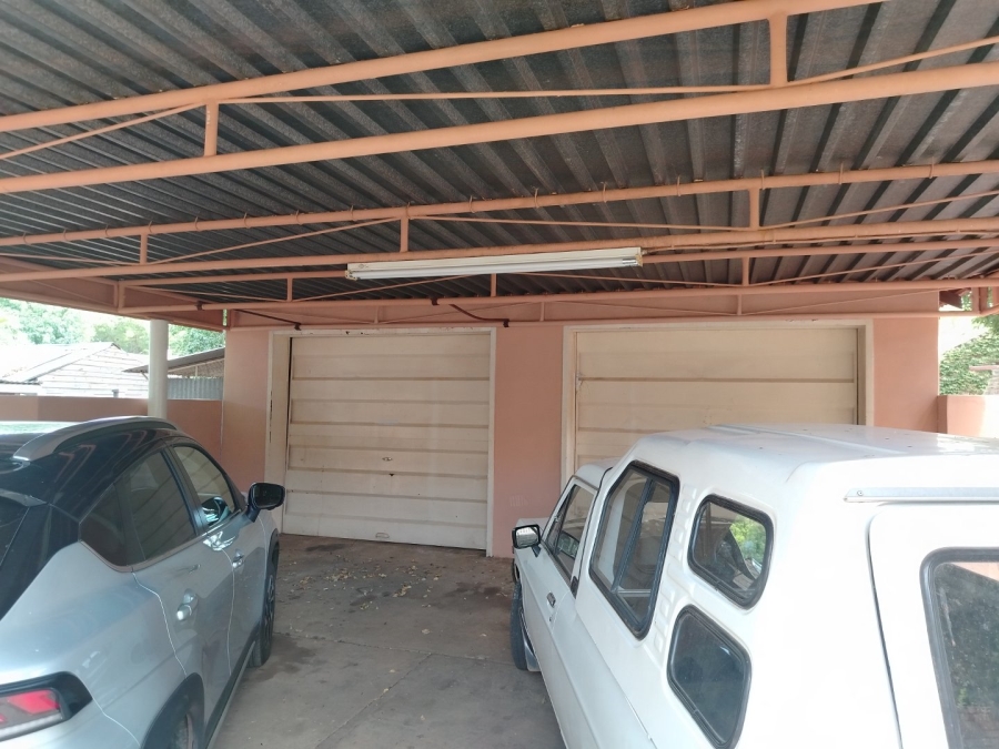 5 Bedroom Property for Sale in Flamwood North West